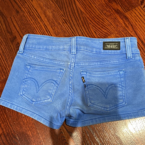 Levi’s Jean shorts - Picture 2 of 5
